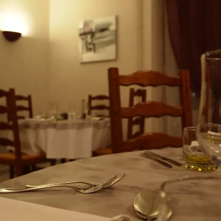 Du Cheval Blanc Hotel 2*